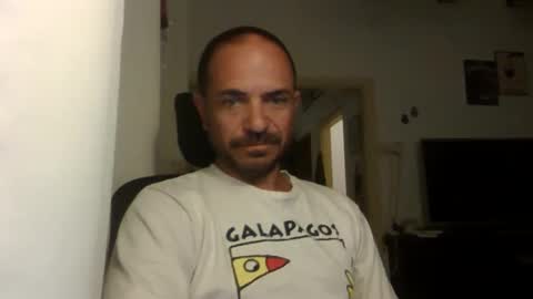 Snapshot of emmagold123 chatting on October 12, 3:27 am Ariel online show from October 12, 3:27 am