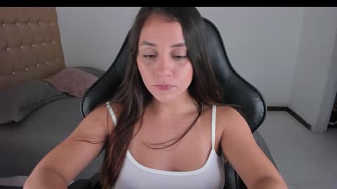 Jennifer online show from December 13, 10:45 pm