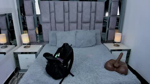 EMMA HILL online show from April 7, 11:10 am