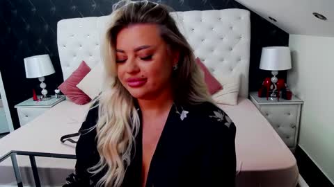 Emma Mavis online show from December 9, 6:01 am