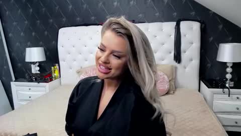 Emma Mavis online show from October 19, 4:57 am