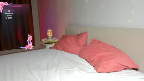 Snapshot of emmanuelleee chatting on December 11, 11:41 am emmanuelleee online show from December 11, 11:41 am