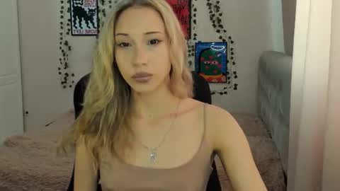 Snapshot of emmarayder chatting on June 25, 11:15 am Emma online show from June 25, 11:15 am