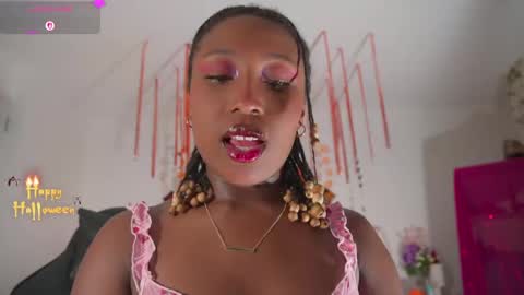 Snapshot of emmasanzoficial chatting on November 2, 12:07 pm Sara online show from November 2, 12:07 pm