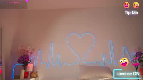 Snapshot of emmasanzoficial chatting on November 6, 11:33 am Sara online show from November 6, 11:33 am