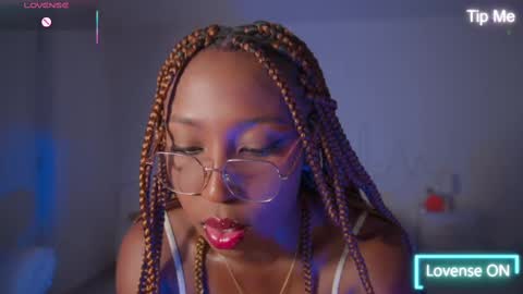 Snapshot of emmasanzoficial chatting on November 13, 11:42 am Sara online show from November 13, 11:42 am