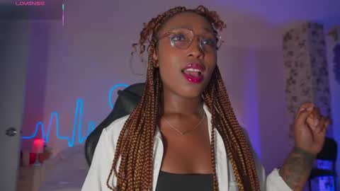 Snapshot of emmasanzoficial chatting on November 24, 11:32 am Sara online show from November 24, 11:32 am