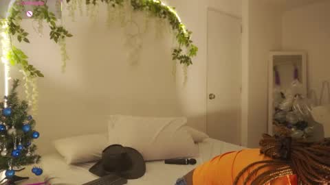 Snapshot of emmasanzoficial chatting on November 29, 11:35 am Sara online show from November 29, 11:35 am