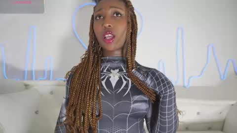 Snapshot of emmasanzoficial chatting on November 30, 11:47 am Sara online show from November 30, 11:47 am