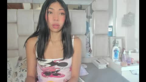 Snapshot of emmaskinny_ chatting on April 3, 9:07 am Emma online show from April 3, 9:07 am