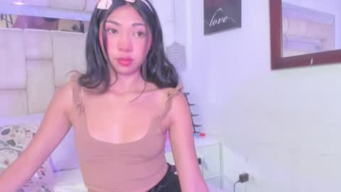 Snapshot of emmaskinny_ chatting on April 13, 1:11 am Emma online show from April 13, 1:11 am
