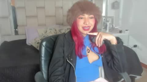 Snapshot of emmaskinny_ chatting on April 26, 2:31 am Emma online show from April 26, 2:31 am