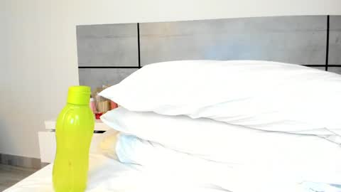 Snapshot of emmasmithh2 chatting on January 25, 5:18 am Emma online show from January 25, 5:18 am