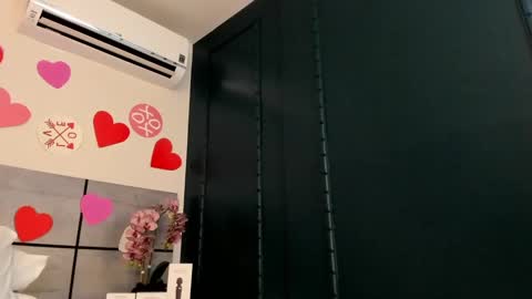 Snapshot of emmasmithh2 chatting on February 17, 5:14 am Emma online show from February 17, 5:14 am