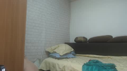 Snapshot of emmasquirt69 chatting on April 28, 6:07 am emmasquirt69 online show from April 28, 6:07 am