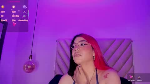 Snapshot of emmaswift1 chatting on November 17, 3:01 am Emma online show from November 17, 3:01 am