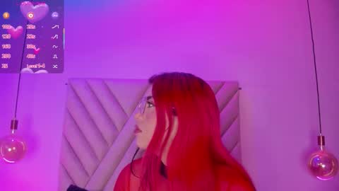 Snapshot of emmaswift1 chatting on December 2, 2:50 am Emma online show from December 2, 2:50 am