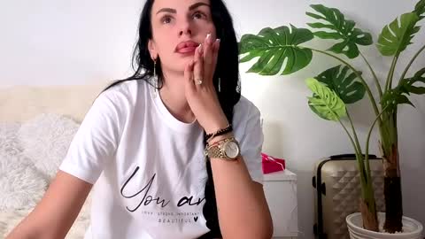 Emma online show from April 3, 7:12 pm