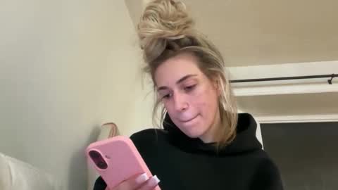 emmbella online show from March 20, 1:54 am