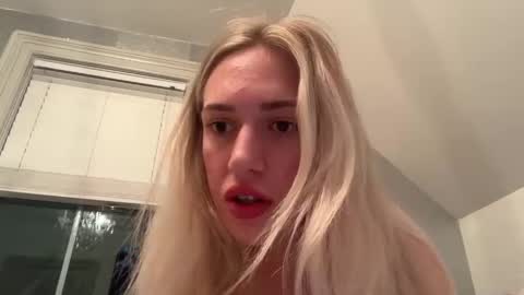 emmbella online show from April 24, 3:42 am