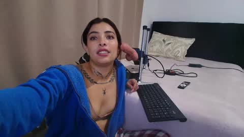 emmi_11 online show from January 16, 1:09 am