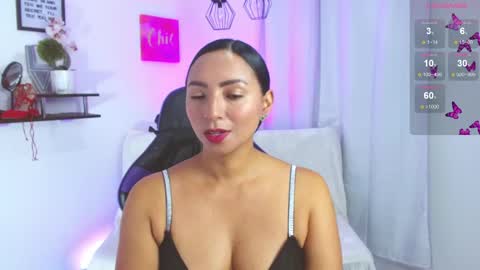 Snapshot of emmi_cam chatting on April 29, 1:15 pm Emmi Cam online show from April 29, 1:15 pm