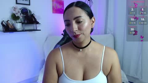 Snapshot of emmi_cam chatting on May 29, 1:09 pm Emmi Cam online show from May 29, 1:09 pm