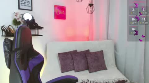 Snapshot of emmi_cam chatting on June 12, 1:10 pm Emmi Cam online show from June 12, 1:10 pm