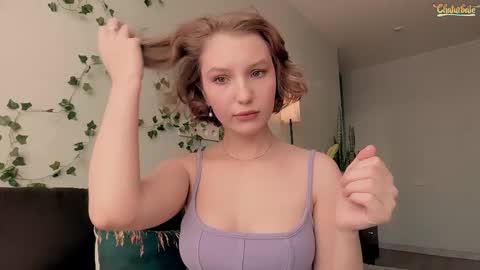 Snapshot of emmie_blush chatting on February 19, 6:20 am Emily online show from February 19, 6:20 am