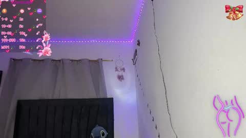 Snapshot of emmie_bunny chatting on January 31, 10:41 pm Emmie online show from January 31, 10:41 pm