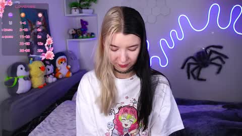 emmie_everly online show from April 9, 7:30 pm