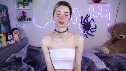 Snapshot of emmie_everly chatting on July 4, 12:55 pm emmie_everly online show from July 4, 12:55 pm