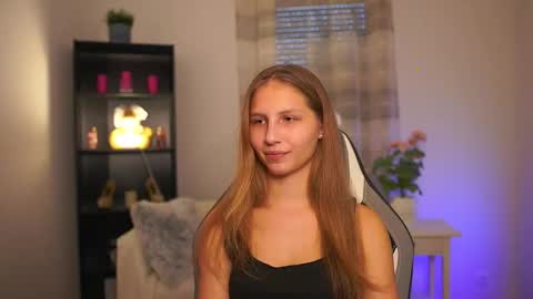 Emmie online show from February 1, 2:26 pm