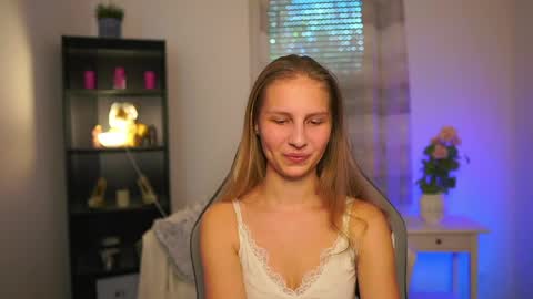 Emmie online show from April 22, 1:56 pm