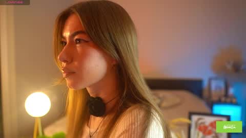 Snapshot of emmiellee chatting on June 8, 9:42 am emmiellee online show from June 8, 9:42 am