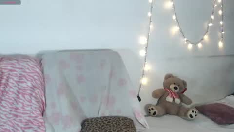 Snapshot of emmiily chatting on June 21, 4:37 am Emely online show from June 21, 4:37 am