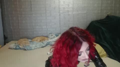 Snapshot of emmily000 chatting on November 4, 2:38 pm Emmily000 online show from November 4, 2:38 pm