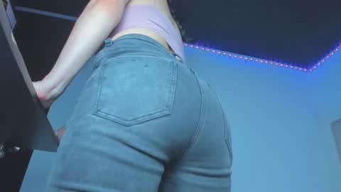 emmily_jade_ online show from June 20, 4:43 pm