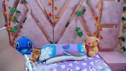 Snapshot of emmily_walker chatting on December 17, 2:44 am EmmilyWalker online show from December 17, 2:44 am