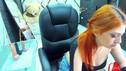 Snapshot of emmily_walker chatting on October 10, 3:05 am EmmilyWalker online show from October 10, 3:05 am