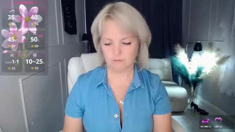 Snapshot of emmmam chatting on September 15, 12:05 pm emmmam online show from September 15, 12:05 pm