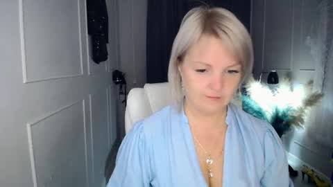 emmmam online show from April 25, 3:42 pm