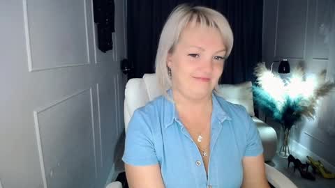 Snapshot of emmmam chatting on May 23, 3:12 am emmmam online show from May 23, 3:12 am