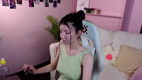 Snapshot of emmy_dreamy_ chatting on July 5, 4:19 am emmy_dreamy_ online show from July 5, 4:19 am