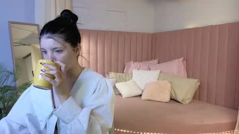 Snapshot of emmy_dreamy_ chatting on July 8, 1:21 am emmy_dreamy_ online show from July 8, 1:21 am
