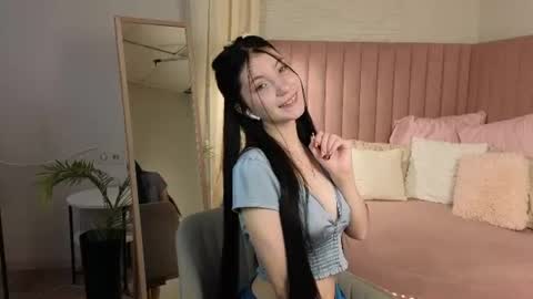 Snapshot of emmy_dreamy_ chatting on July 11, 1:41 am emmy_dreamy_ online show from July 11, 1:41 am