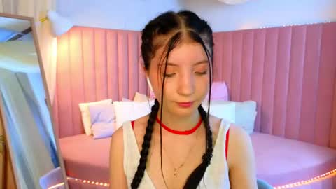 Snapshot of emmy_dreamy_ chatting on July 30, 1:26 am emmy_dreamy_ online show from July 30, 1:26 am