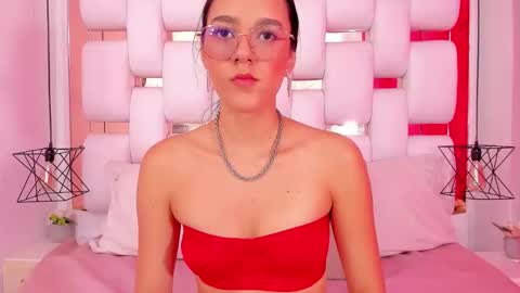 Snapshot of emmycruzz chatting on December 3, 7:12 pm emmy online show from December 3, 7:12 pm