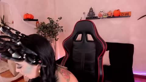 Emmy Evans  online show from October 25, 7:52 pm