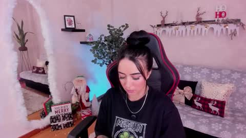 Emmy Evans  online show from November 23, 7:46 pm